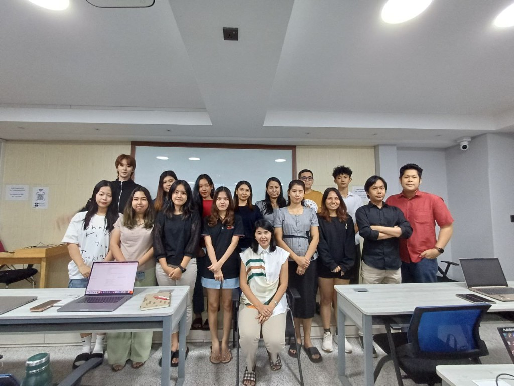 AIMG AI education class group photo
